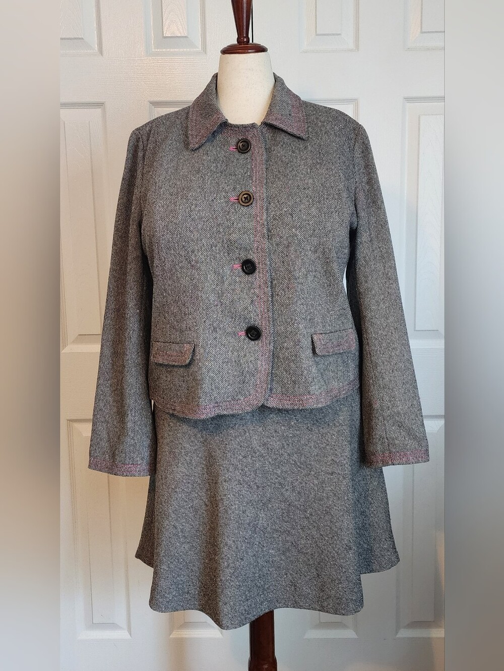 GAP Womens Gray Tweed Suit: Jacket with Pink Trim And Matching Skirt 2X